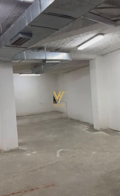SHITET AMBIENT BIZNESI 350 M2 TE SHKOLLA E KUQE 26.000.000 LEKE