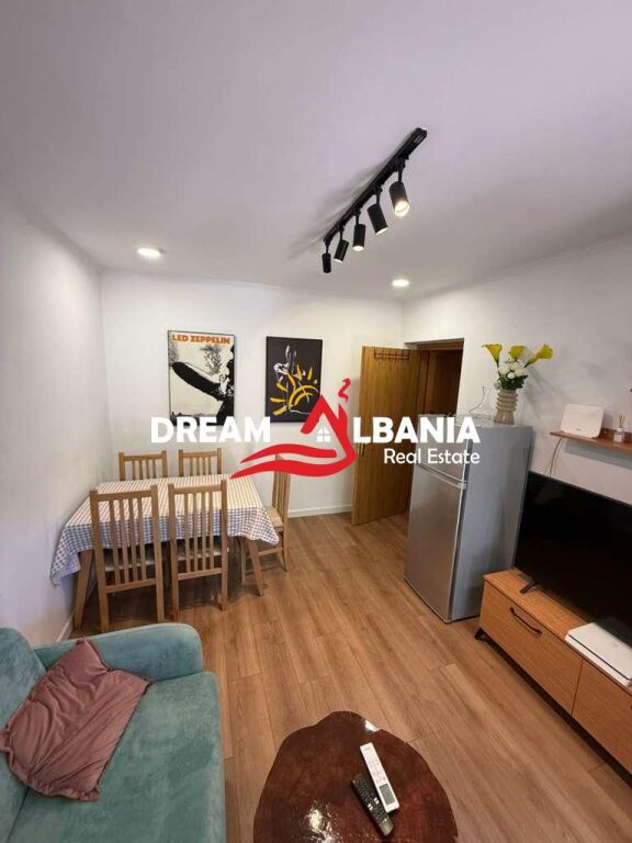 Jepet me qera apartament 1+1 me oborr tek 21 Dhjetori prane Mondial (ID 4219487)