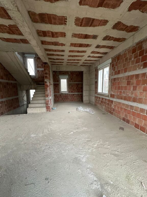 Collina Verde Shitet Super Vile me standarte europiane