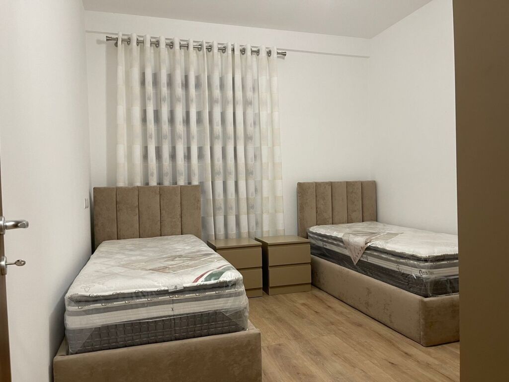 Apartament 2+1+2 per qera Farmacia 10!
