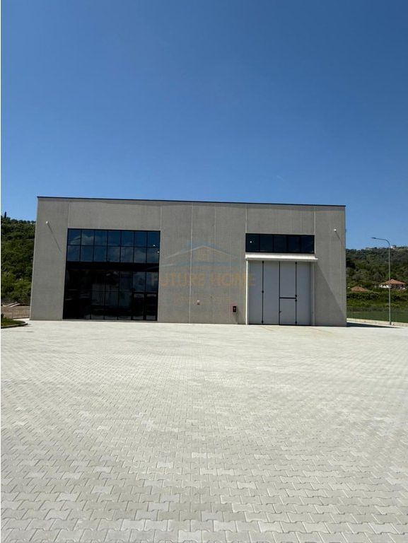 Shitet, Kapanon, Autostrada Vorë–Rinas.