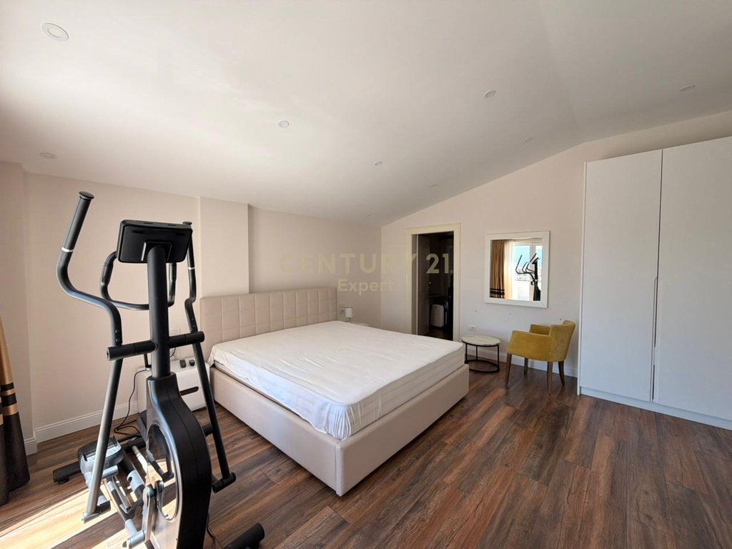 JEPET ME QIRA VILE LUKSOZE ME PAMJE PANORAMIKE NGA LIQENI I FARKES