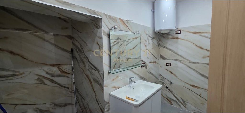 Apartament 2+1 per shitje tek Ish-Restorant Durresi