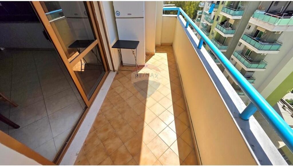 Apartament 1+1 - Për Shitje - Bulevardi Kryesor, Vlorë
