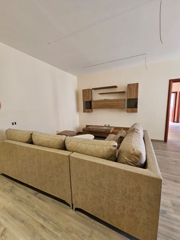 🏡 Appartamento 3+1+2 in Affitto – Viale Giovanna d'Arco scuola Ismail Qemali