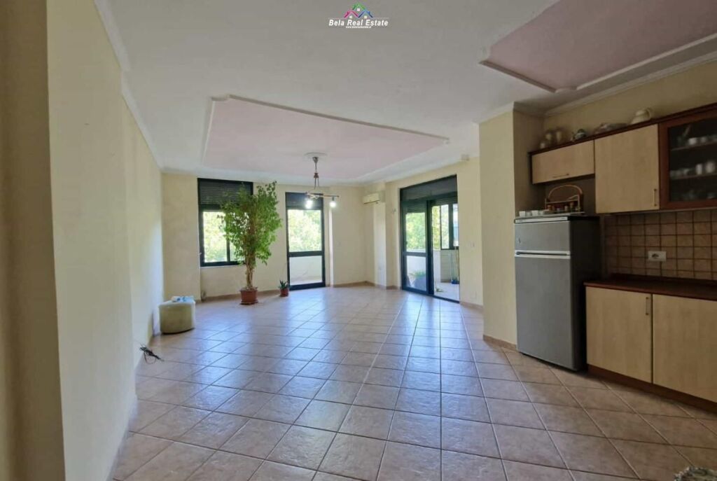 Zyre Me Qera Tek Ish Ekspozita (ID BZ2924) Tirane