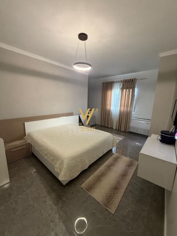 JEPET APARTAMENT 2+1+2 ME QERA PRANE TEG 700 EURO