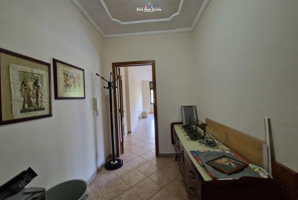 Zyre Me Qera Tek Ish Ekspozita (ID BZ2924) Tirane