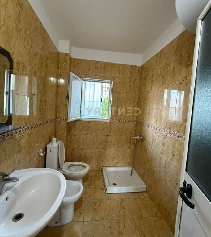 Apartament 1+1 ne shitje, Irfan Tomini