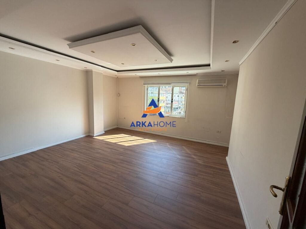 JEPET ME QERA ZYRE 179M2 "SHESHI WILLSON" 1800 EURO