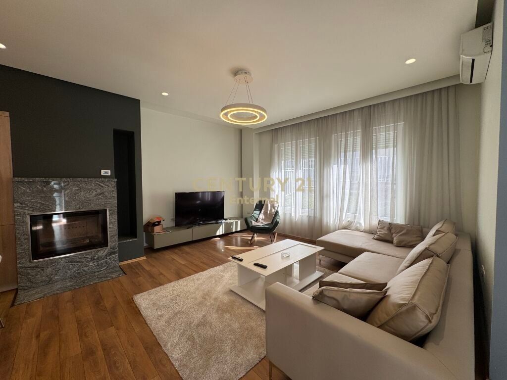 Vile luksoze per qira prane Teg