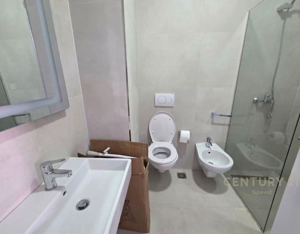 Offriamo in affitto appartamento 2+1+2+ posto auto