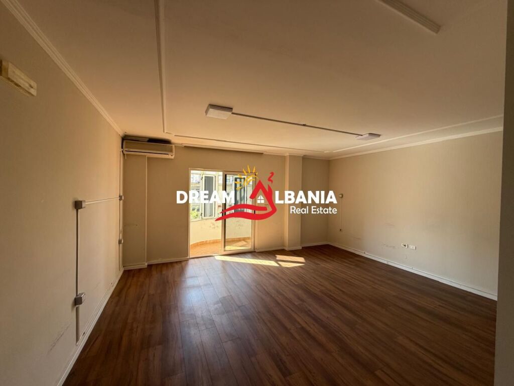 Jepet ambient me qera ne zonen e Bllokut , prane Sheshit Wilson (ID 42611529)