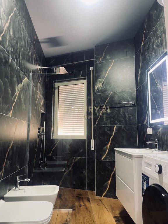 APARTAMENT 2+1+2 ME QIRA TEK KOPSHIT BOTANIK