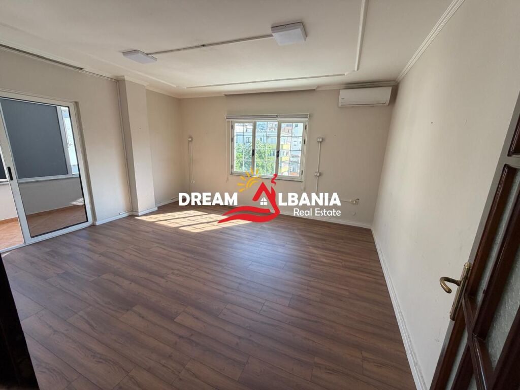 Jepet ambient me qera ne zonen e Bllokut , prane Sheshit Wilson (ID 42611529)