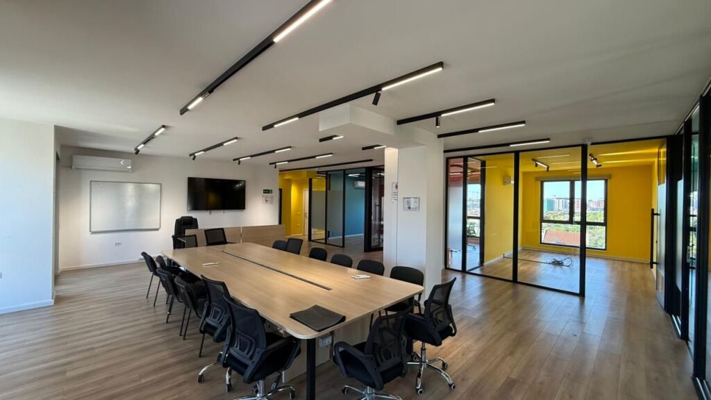 Me Qira,Ambient Biznesi per zyra,Bulevardi Ri