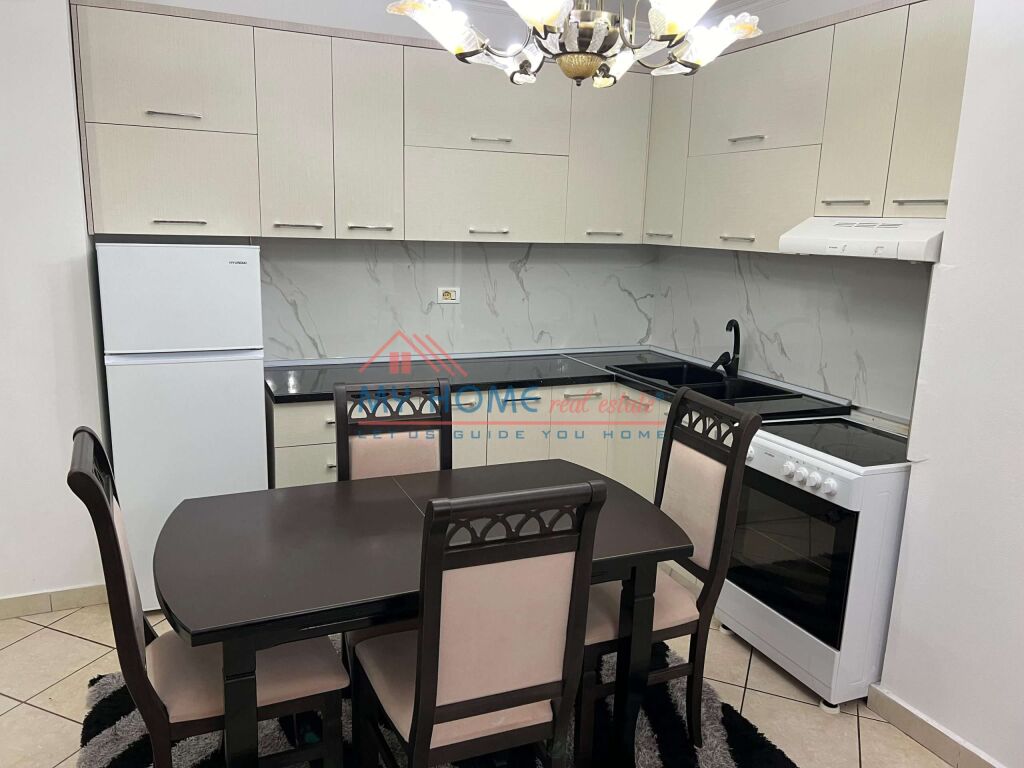 Apartament 2+1 me qera Komuna e Parisit Tirane