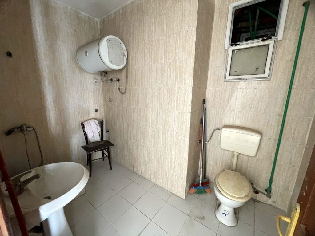 Shitet apartament 1+1