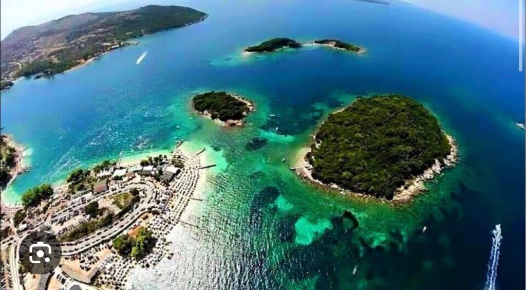 Jepet me qera plazh beach bar- restaurant ne Ksamil