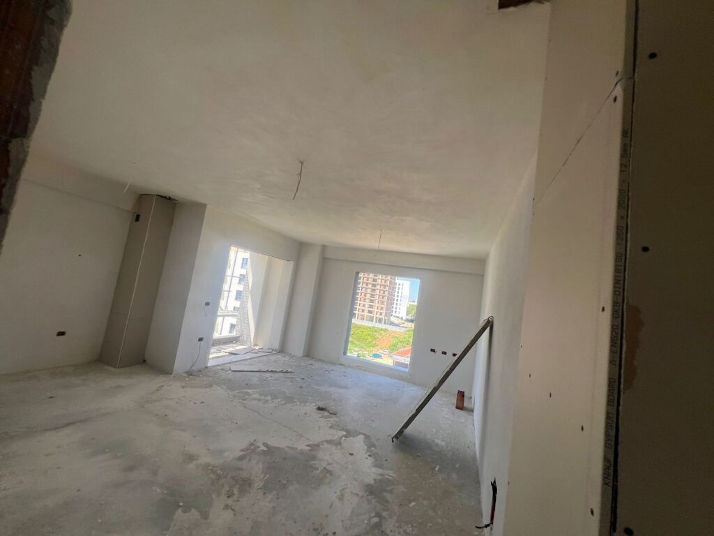 🏡 Shitet apartament 3+1 tek Rrethi i Klanit ( Bengas )
