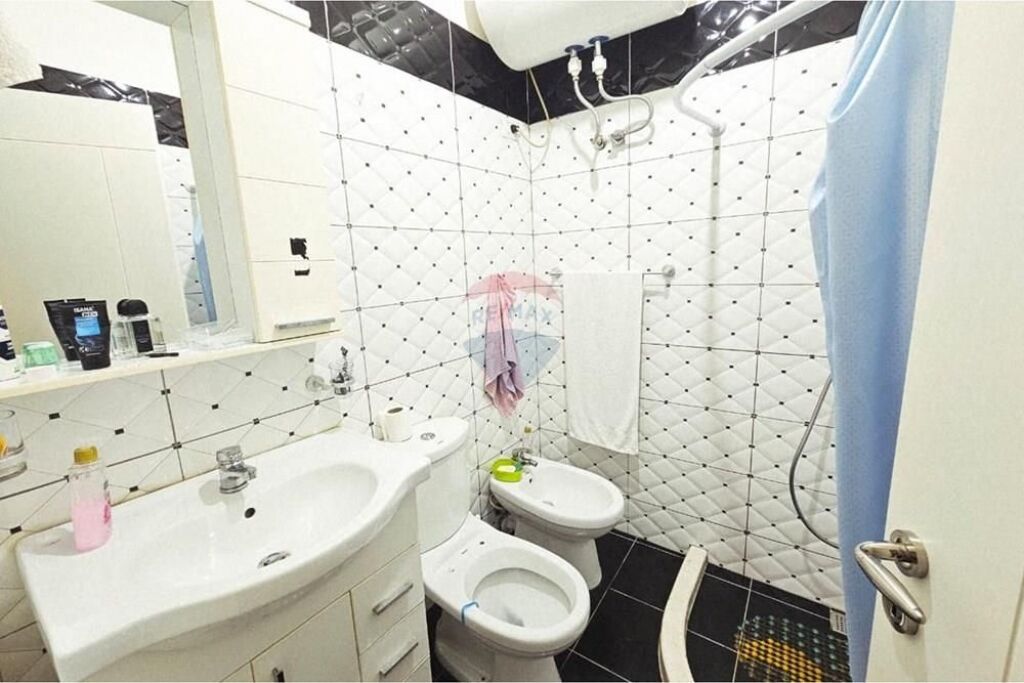 Shitet apartament 1+1 + verandë ne Fresk