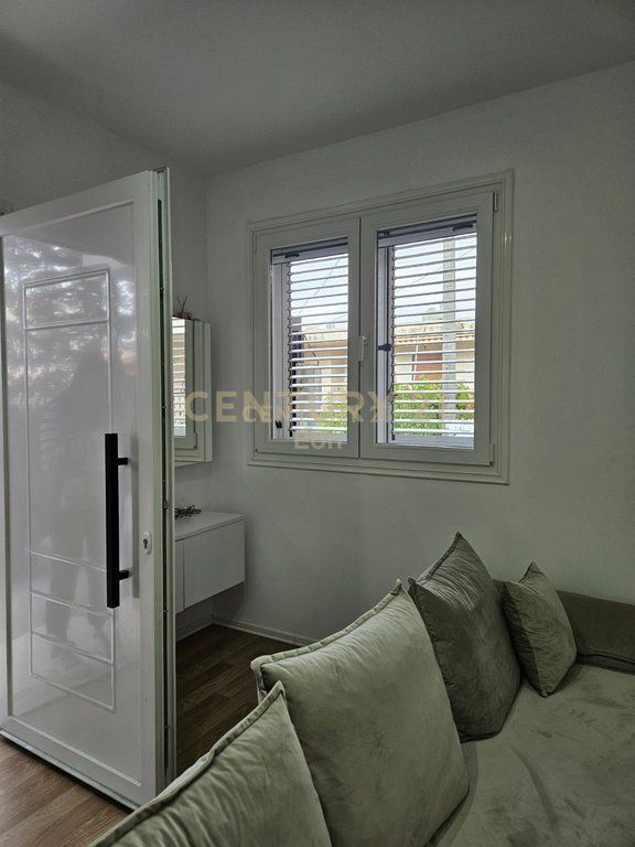 Vilë ( kati i pare ) Me Qira në Golem, Durrës !