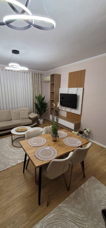 🏡 Qira apartament 2+1+2 📍 Kristal Center, Komuna e Parisit💶 80,000 lek/muaj
