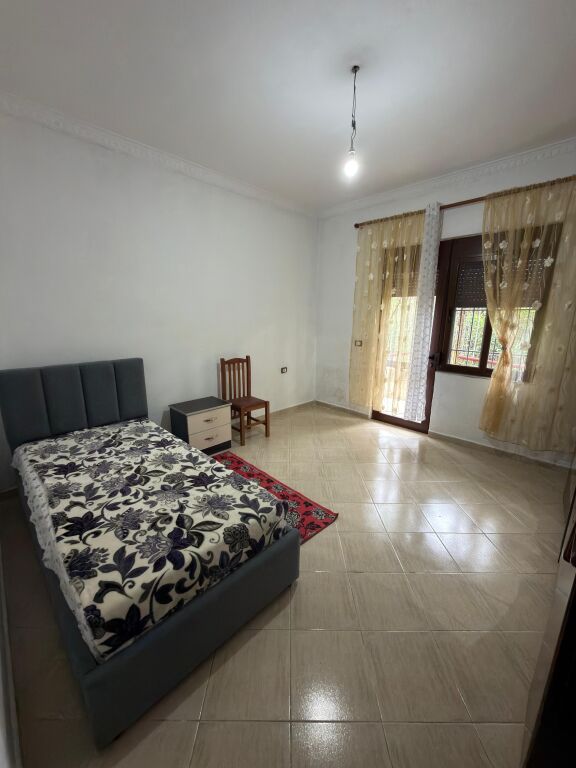 Jepet me Qera  Apartament 2+1 te Fresku.