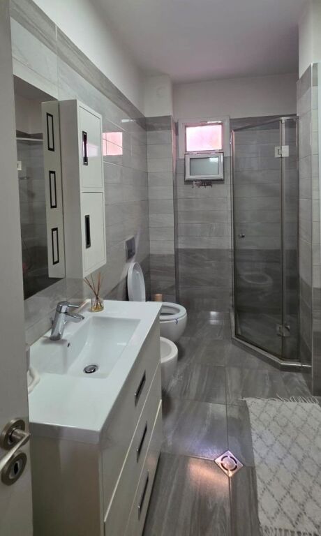 🏡 Jepet me Qira Apartament 2+1 – Liqeni Artificial