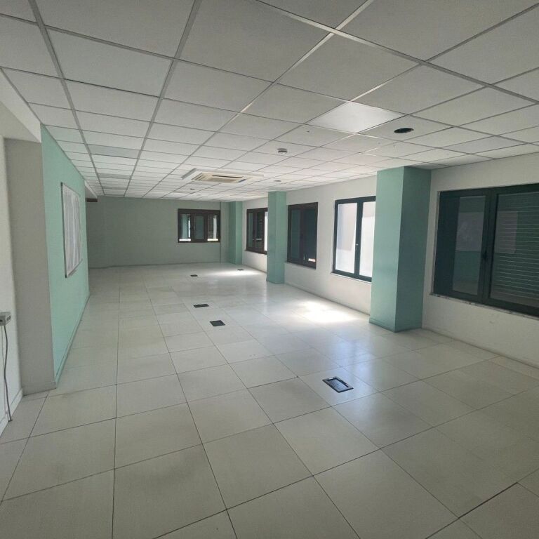 🏢✨ Jepet me Qira Njësi Komerciale – Përballë Delijorgjit ✨🏢