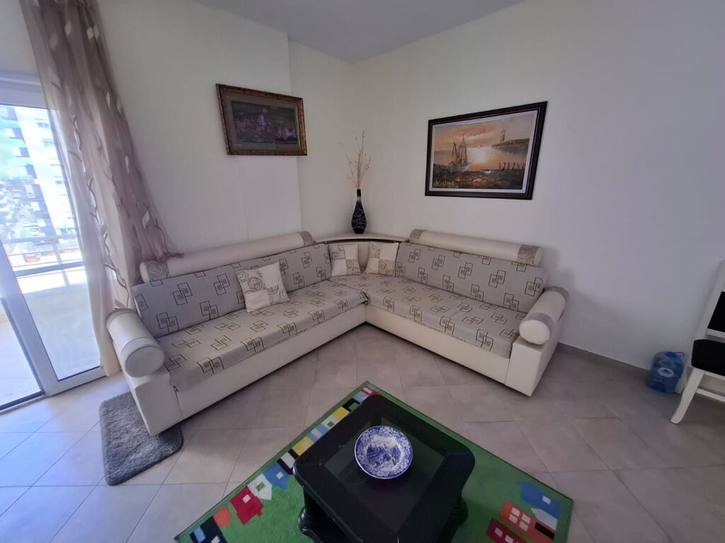 Jepet me Qera Apartament 1+1 Tek Rrota e Kuqe