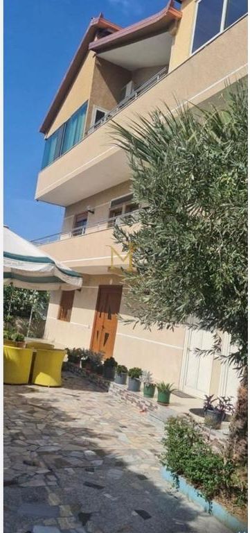 SHTEPI ME QERA 2+1 ISH KNETE