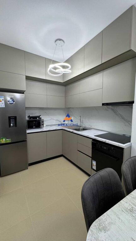 AFFITTASI APPARTAMENTO 2+1+BALCONE "COMPLESSO STAR, VIA NDRE MJEDA" 70.000 LEKE