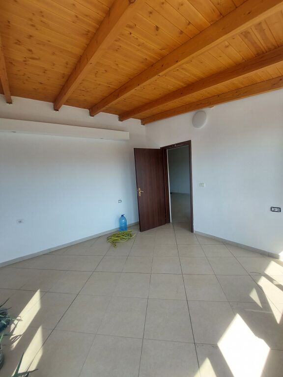 Shitet apartament 1+1 e modifikuar ne 2+1 - Durres