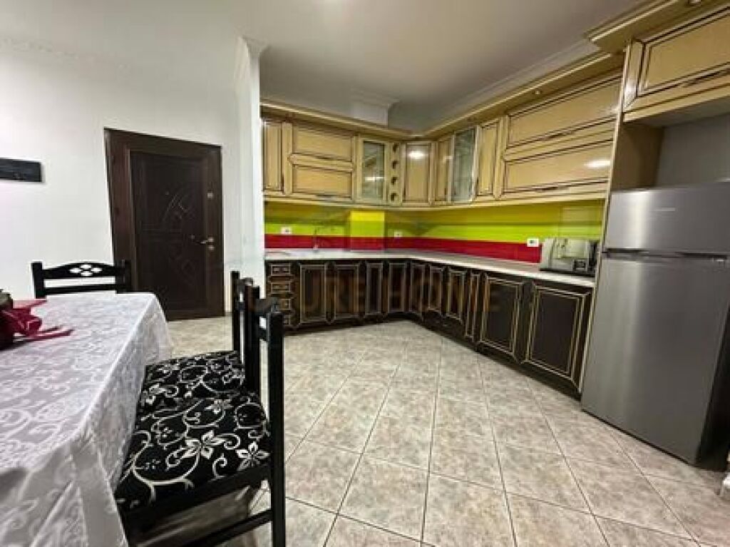 Shitet, Apartament 2+1+2, Unaza e Re