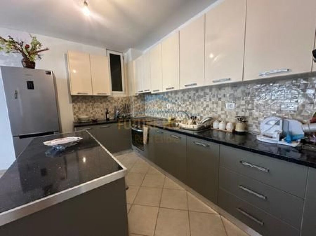 Shitje,Apartament 1+1,Unaza Re !