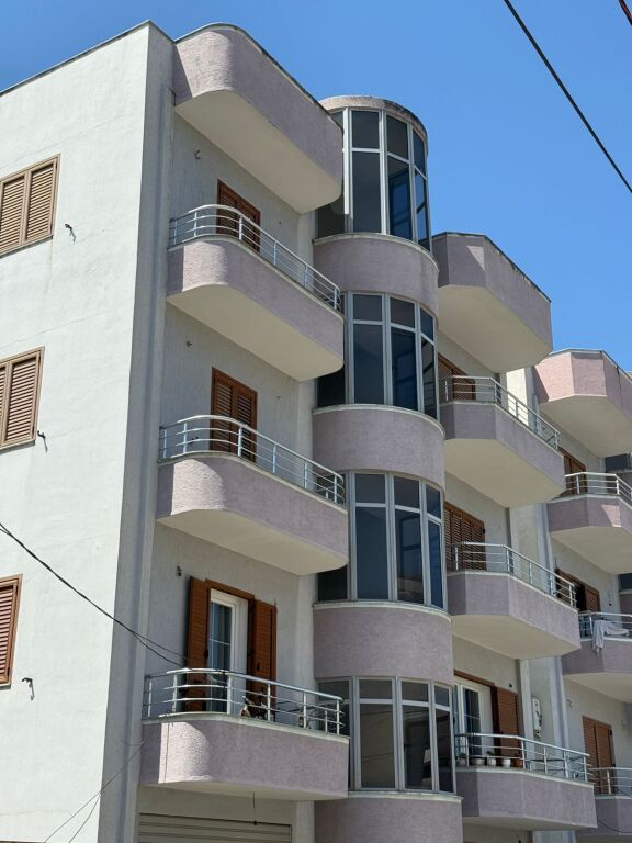 Shitet Godinë 4 Kate në Tiranë