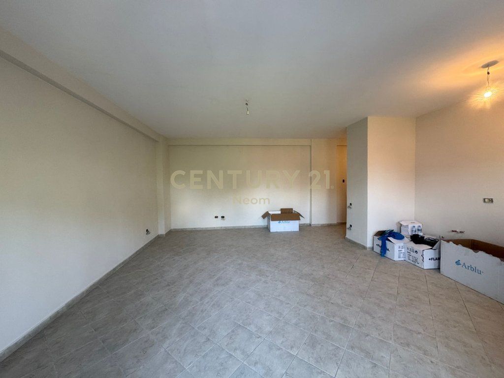 Appartamento 2+1 in vendita su Bulevardi Ri Astir. 120.000 € Superficie totale 118m2