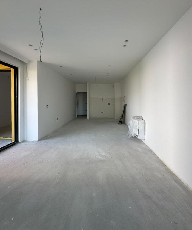 Shitet Apartament 2+1+2