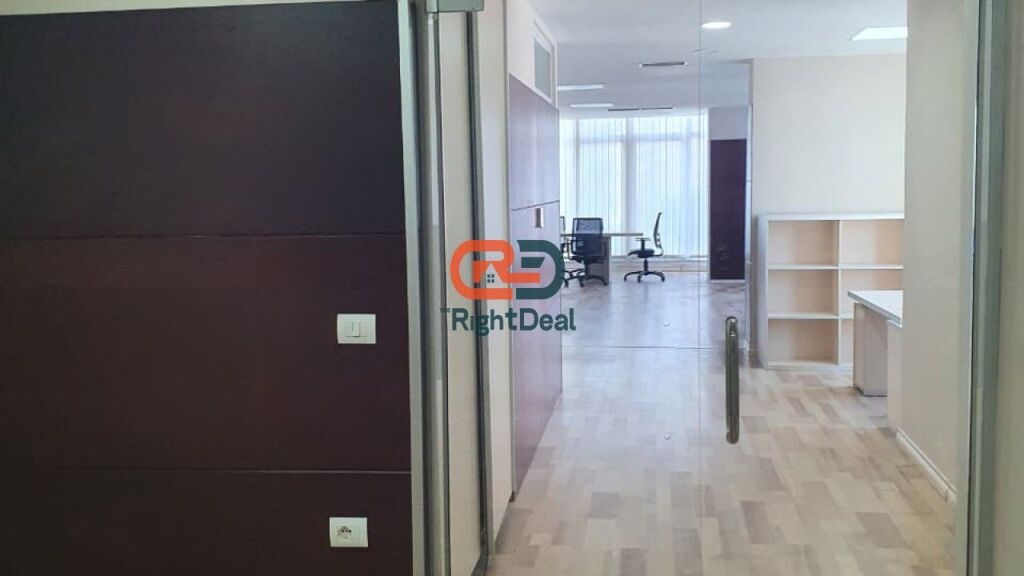 Tek Kopshti Zoologjik, Jepet Me Qira Ambient Per Zyra, Me Lokacion Perfekt!!!