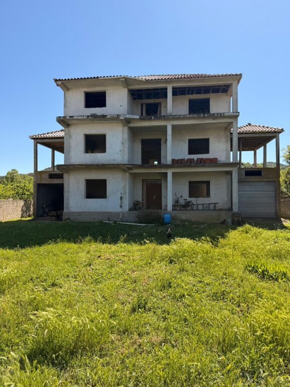 Shitet Ndërtesë 3-Katëshe – Spitallë, Durrës