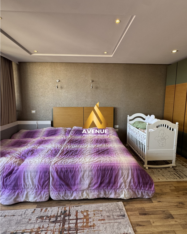 Shitet Apartament Luksoz 2+1+2 Banja+2 Ballkone Kodra e Diellit 1, Tiranë