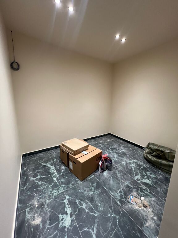 Jepet me Qira Apartament 2+1+2 + Post Parkimi 📍 Pranë Radisson Collection Morina Hotel Tirana – Liqeni i Thatë