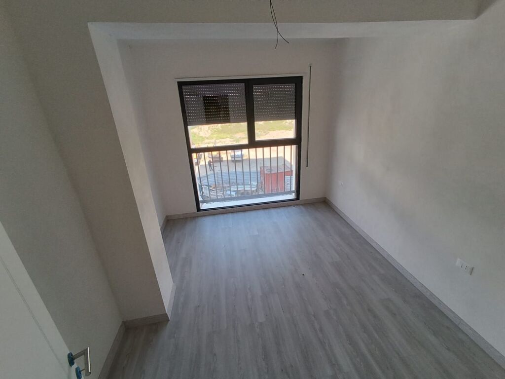 5 Ambiente biznesi 1+1 edhe 2+1 me qera ne Bulevardin e Ri Tirane (ID 42111559)