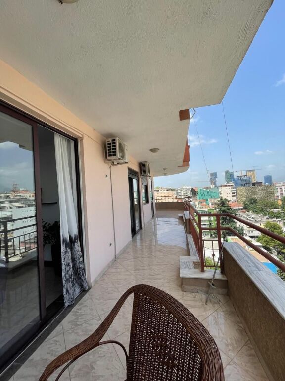 Jepet me qera apartamemt 2+1+2 ne Bllok