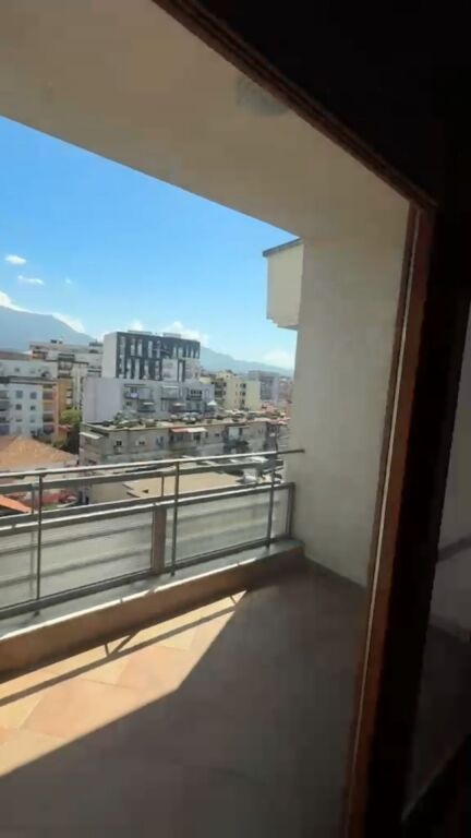Shitet apartament 2+1+2 Ballkone per shitje te stacioni i trenit