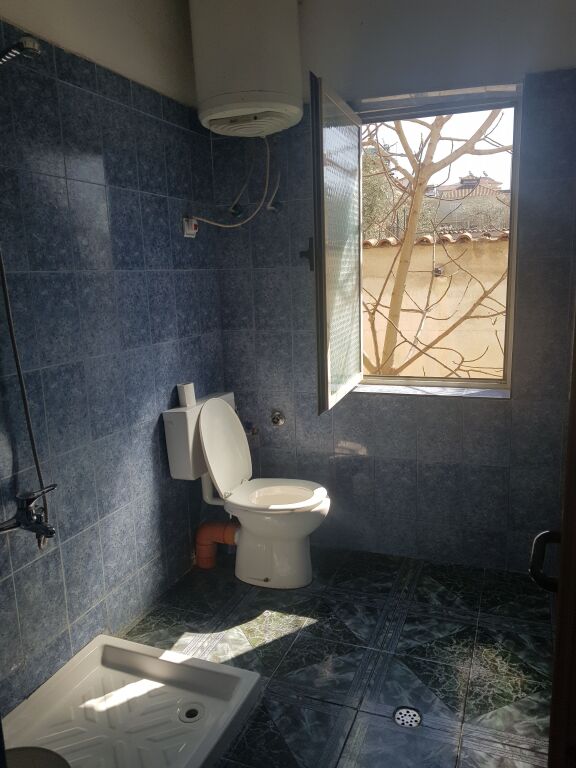 Me qira kati i dytë i një shtëpie private