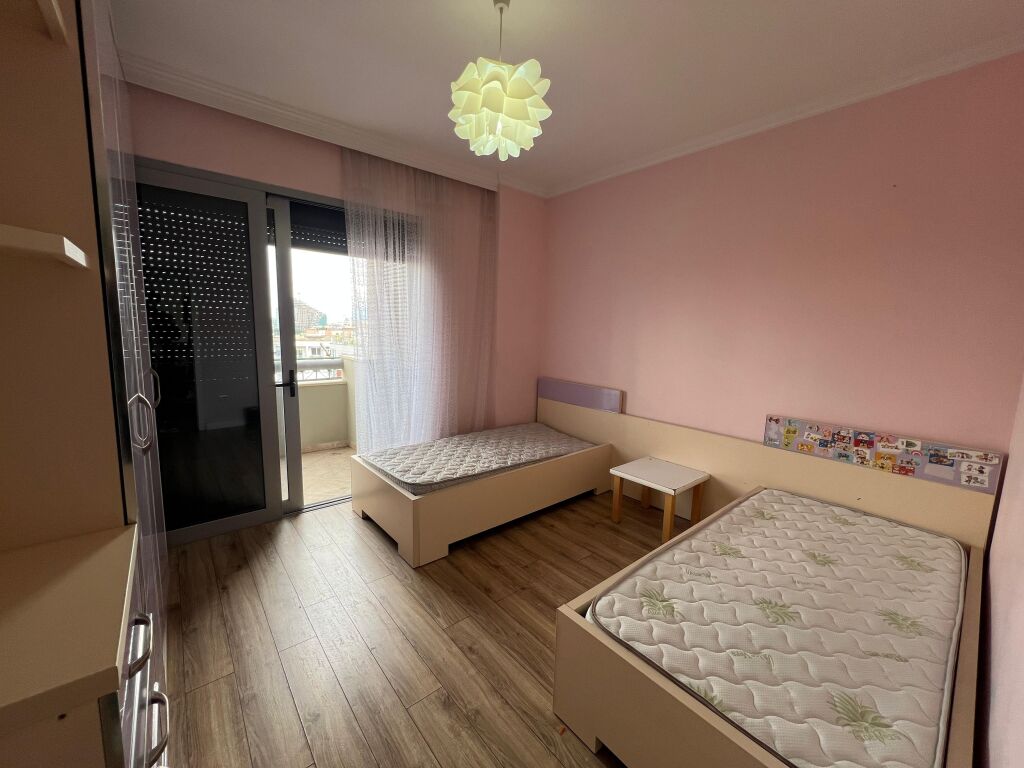 Shitet, Apartament 3+1+2 Tualete, ”Liqeni Artificial”, Tiranë.