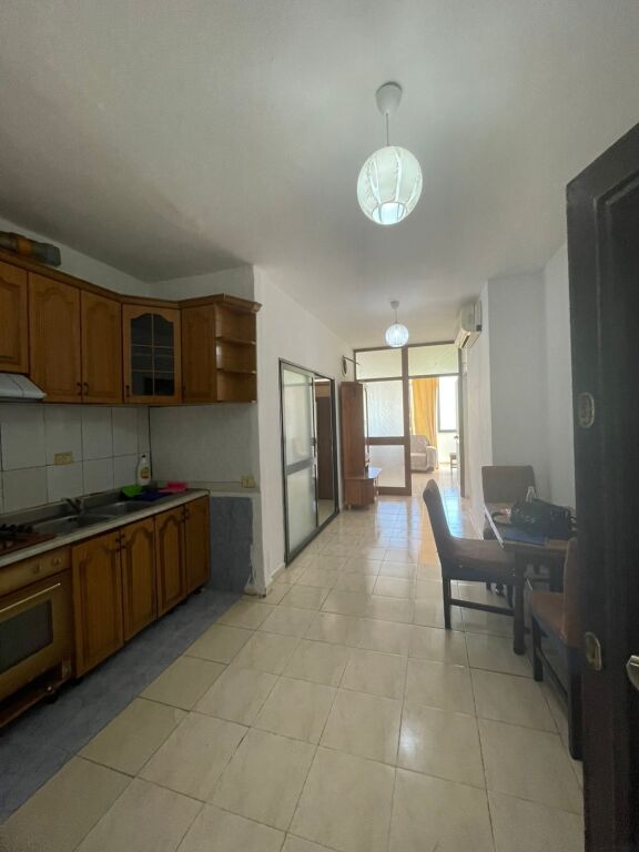 Apartament me qera
