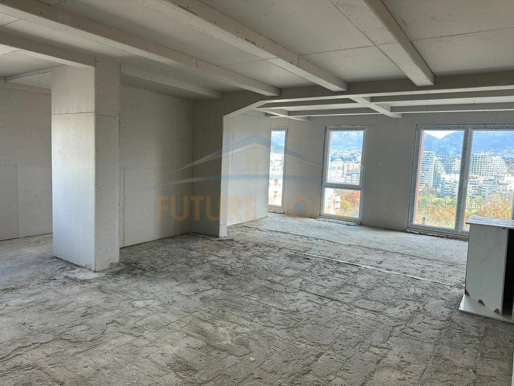 Kreu / Pronat / UNA68212  Kërko Për Apartamente, Toka, Vila, Zyra Për Shitje Ose Qira  Qera, Vilë 5-Katëshe, Kodra e Diellit 2